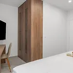 New! Luxury With Jacuzzi 20 Near The Sea Lägenhet Duće