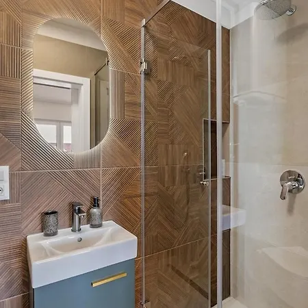 New! Luxury With Jacuzzi 20 Near The Sea 아파트