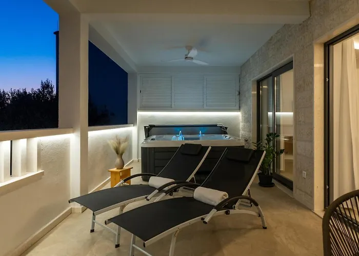 New! Luxury With Jacuzzi 20 Near The Sea Apartment *